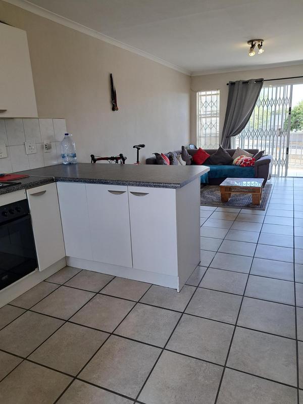 2 Bedroom Property for Sale in Oakglen Western Cape